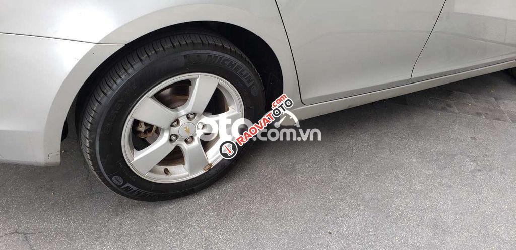 Cần bán Chevrolet Cruze LTZ sản xuất 2012, màu bạc-0