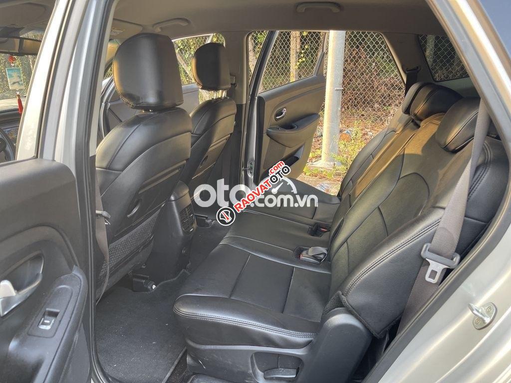 Cần bán gấp Kia Rondo 2.0 GAT năm 2015, màu bạc còn mới-7