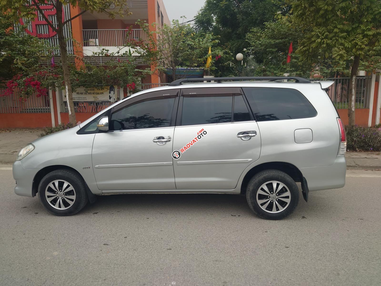 Cần bán Toyota Innova V sản xuất 2009, giá chỉ 305 triệu, trang bị nhiều tính năng-6