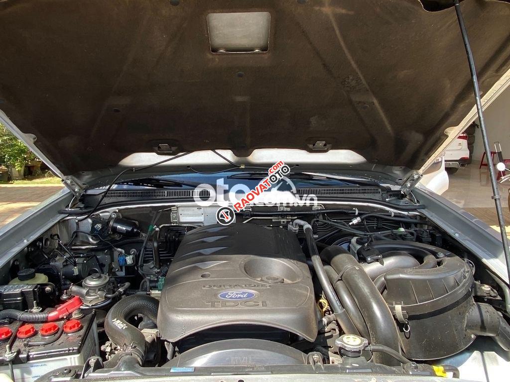 Bán ô tô Ford Everest MT sản xuất 2014, màu bạc-3