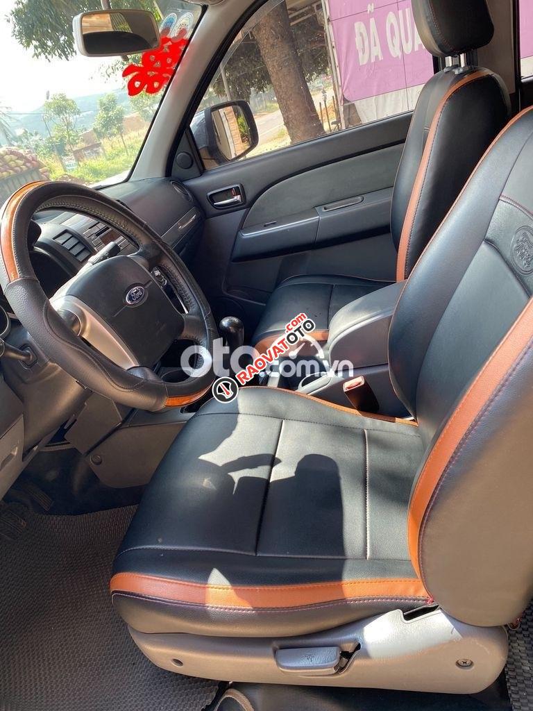 Bán ô tô Ford Everest MT sản xuất 2014, màu bạc-5