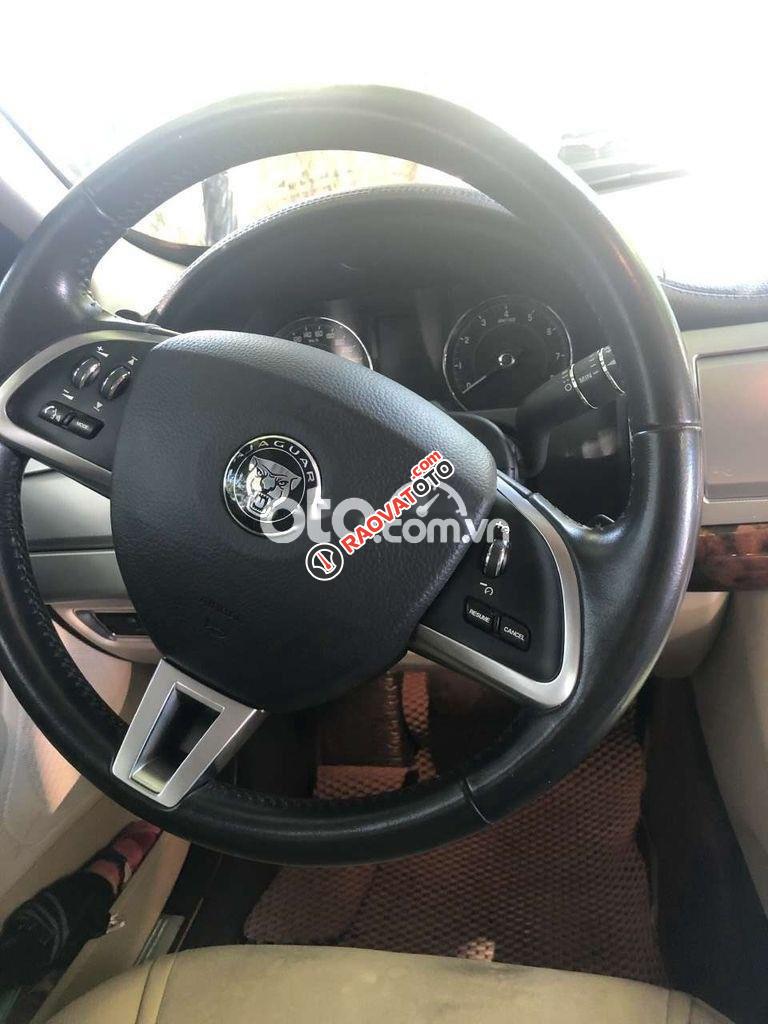 Bán Jaguar XF 2.0AT sản xuất năm 2014, màu trắng, nhập khẩu nguyên chiếc-3