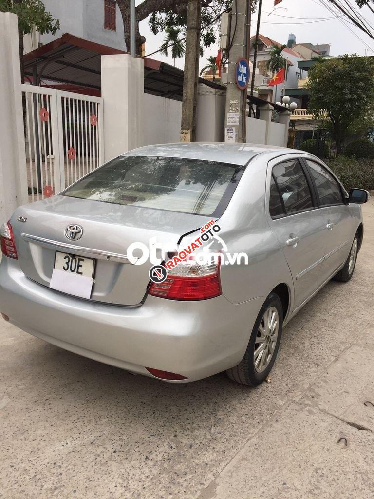 Bán Toyota Vios MT sản xuất 2011, màu bạc xe gia đình-0
