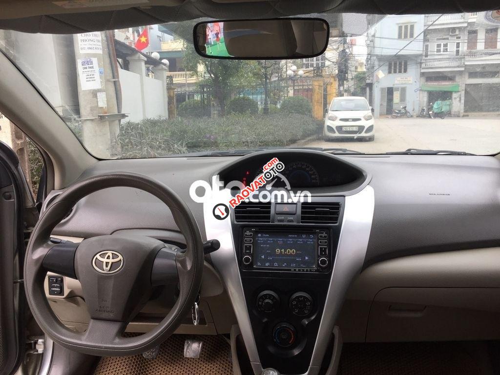 Bán Toyota Vios MT sản xuất 2011, màu bạc xe gia đình-3