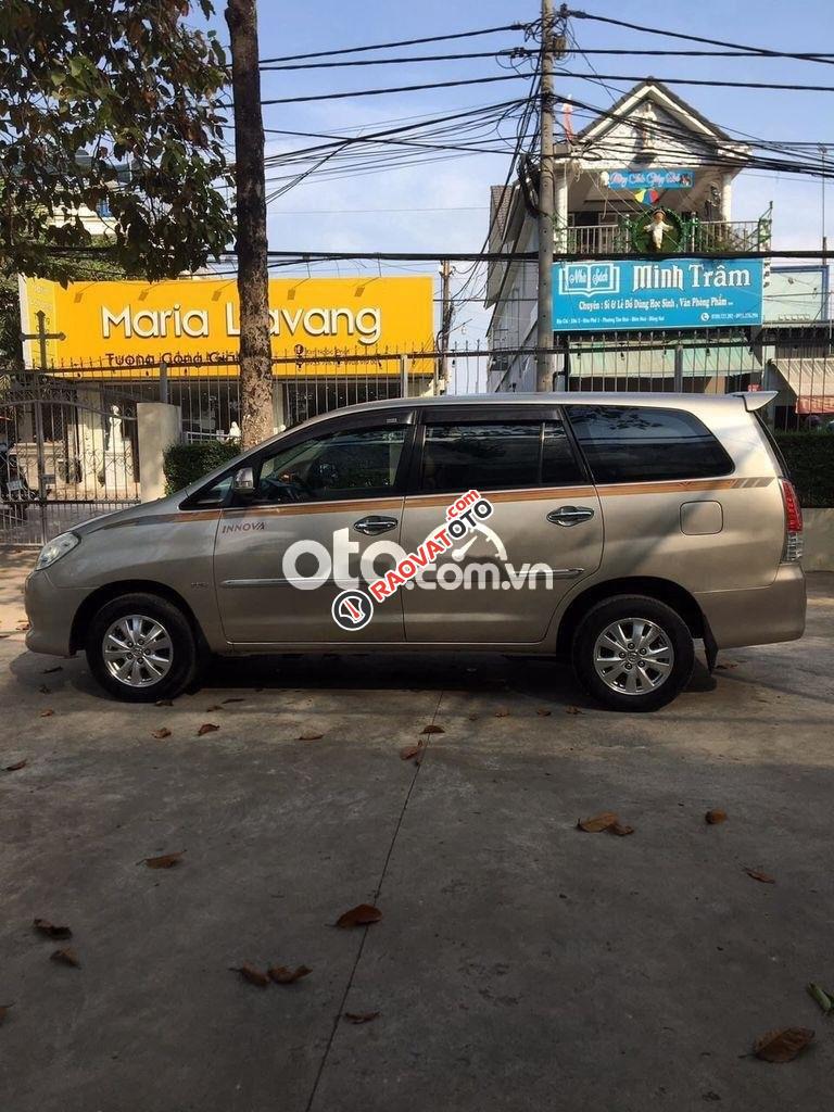 Cần bán lại xe Toyota Innova G sản xuất năm 2011 giá cạnh tranh-6