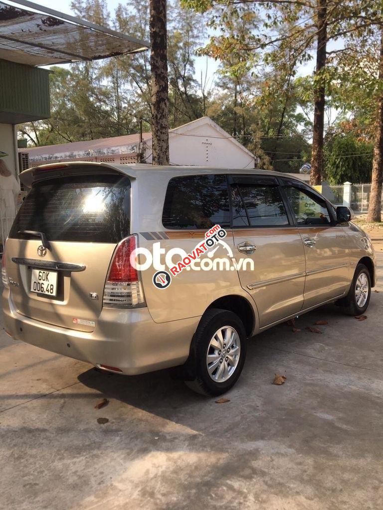 Cần bán lại xe Toyota Innova G sản xuất năm 2011 giá cạnh tranh-8