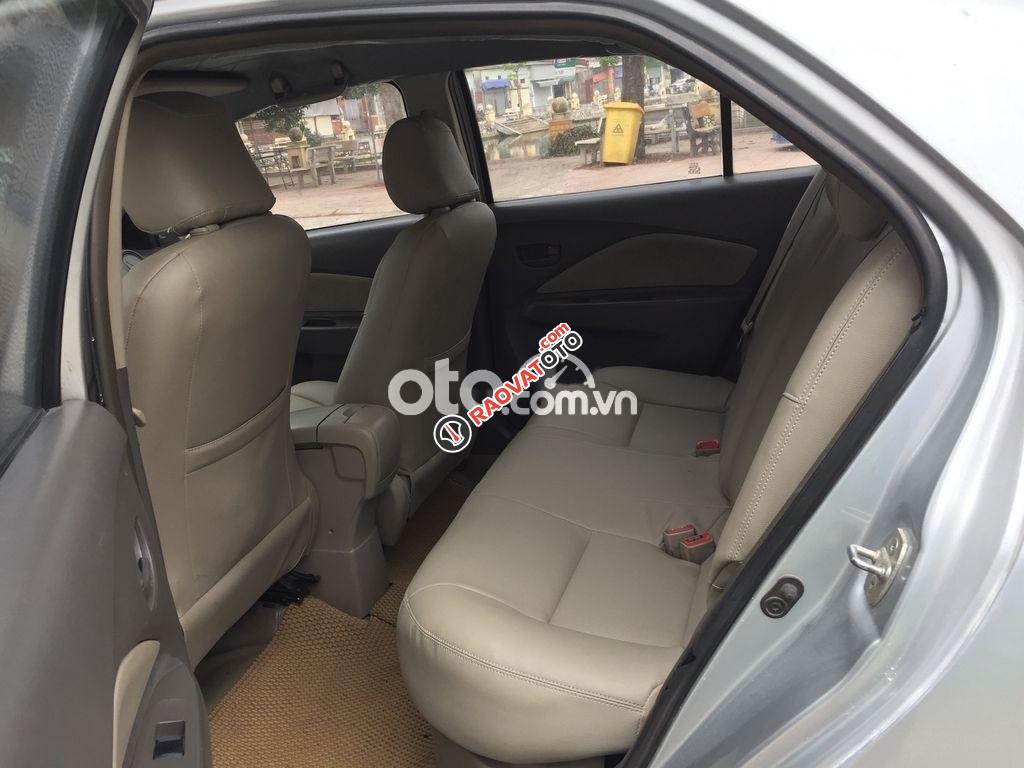 Bán Toyota Vios MT sản xuất 2011, màu bạc xe gia đình-5