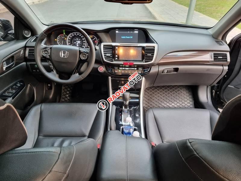 Cần bán lại xe Honda Accord 2.4 AT sản xuất 2017, màu đen, xe nhập-5