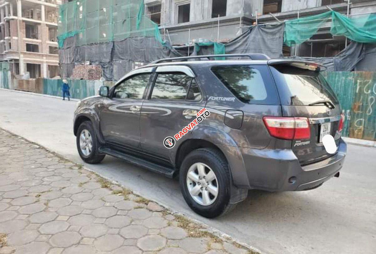 Bán xe Toyota Fortuner V sản xuất 2011, màu xám, nhập khẩu nguyên chiếc chính chủ-2