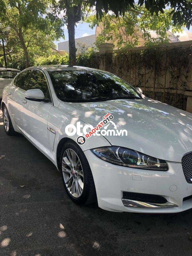 Bán Jaguar XF 2.0AT sản xuất năm 2014, màu trắng, nhập khẩu nguyên chiếc-1