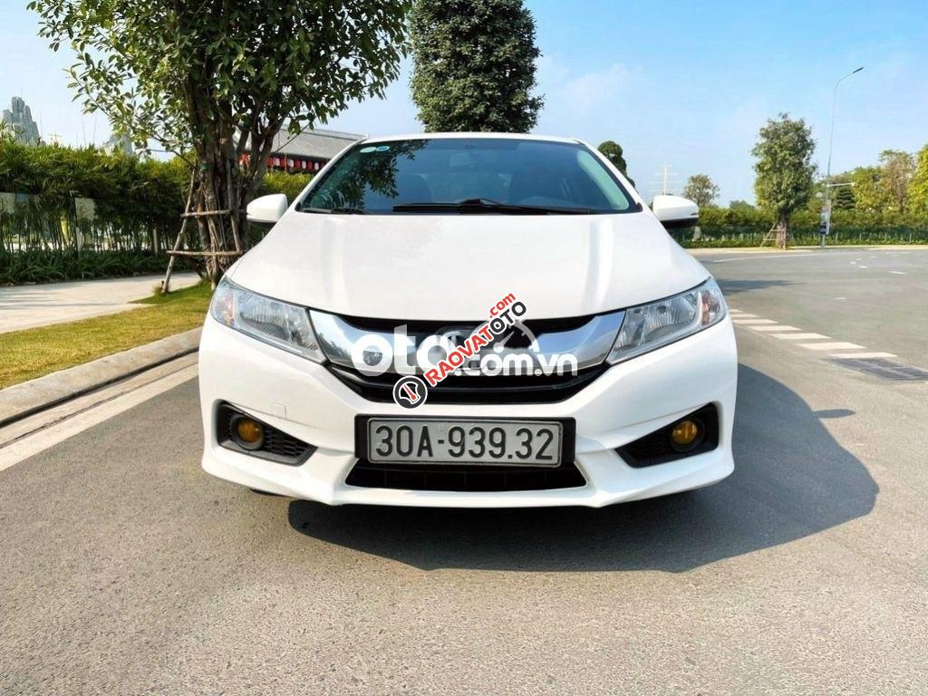 Cần bán gấp Honda City AT năm sản xuất 2014, màu trắng-0