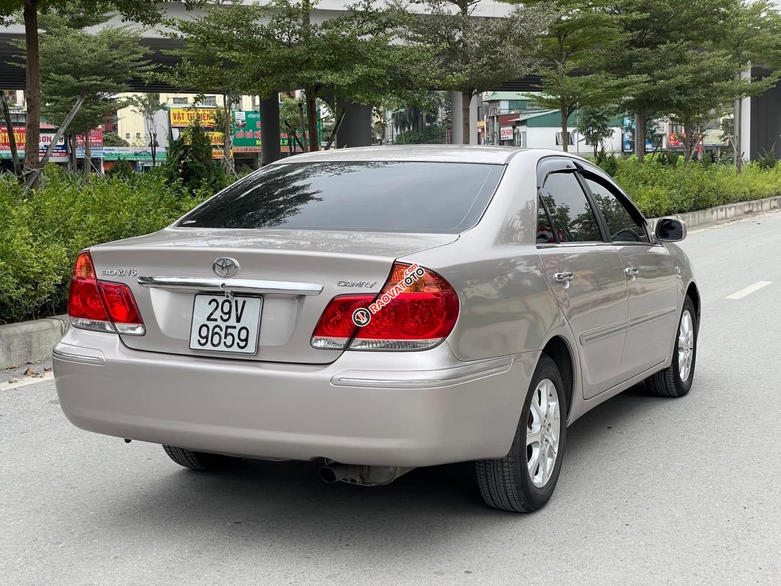 Bán ô tô Toyota Camry 3.0V sản xuất 2005, màu xám, 325tr-2