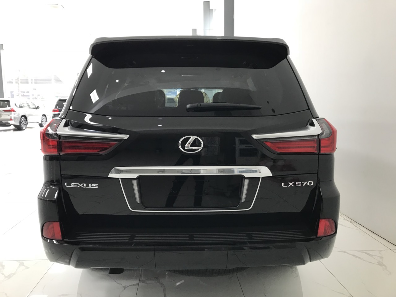 Bán xe Lexus LX570 màu đen nội thất nâu đỏ model 2022 nhập mới 100%-4