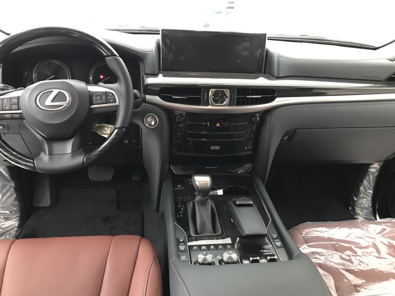 Bán xe Lexus LX570 màu đen nội thất nâu đỏ model 2022 nhập mới 100%-7