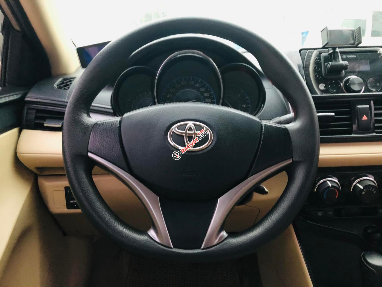 Cần bán xe Toyota Vios E năm sản xuất 2016, màu vàng-11