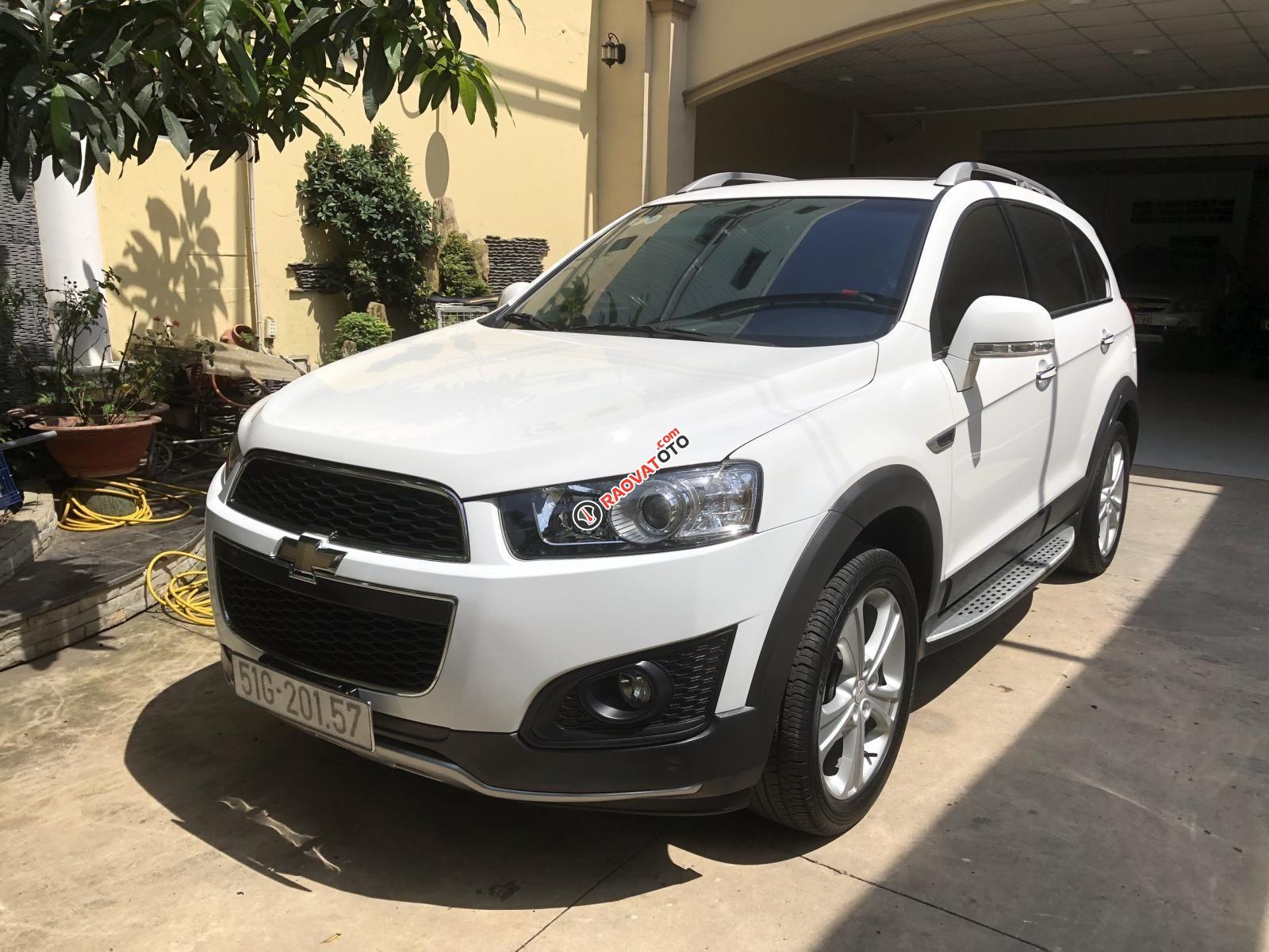 Cần bán Chevrolet Captiva Revv số tự động, màu trắng, xe sản xuất và đăng ký lần đầu 2014-2