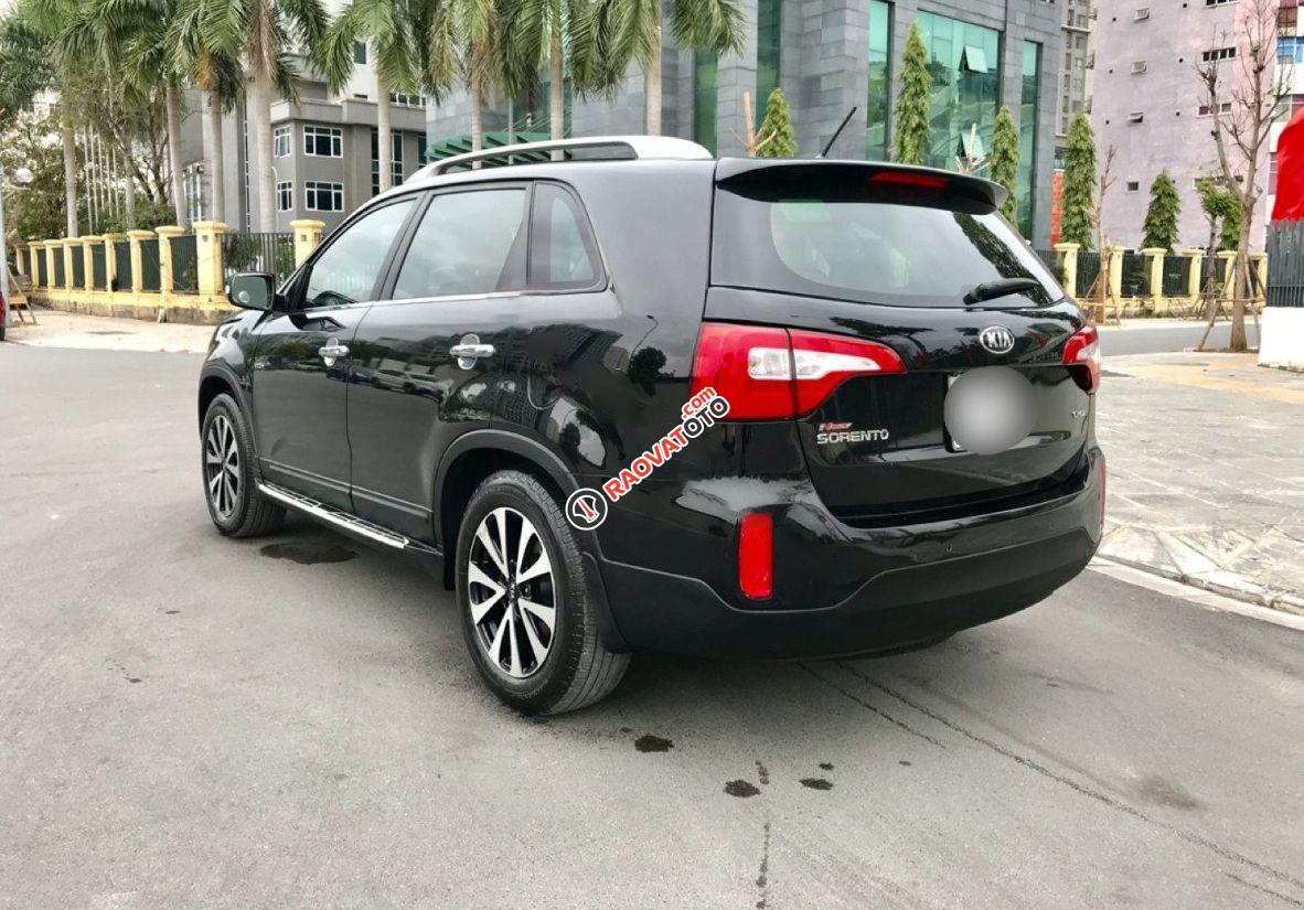 Bán Kia Sorento DATH năm 2016, màu đen chính chủ-0