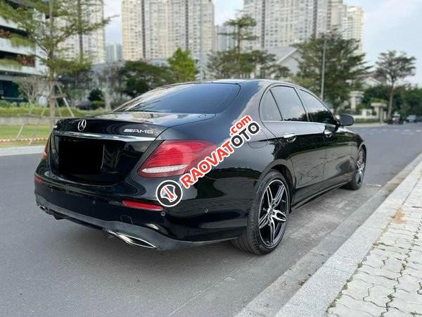 Bán Mercedes E300 AMG năm sản xuất 2020, màu đen ít sử dụng-2