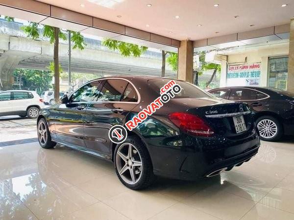 Cần bán gấp Mercedes C300 AMG sản xuất năm 2016, màu đen-2