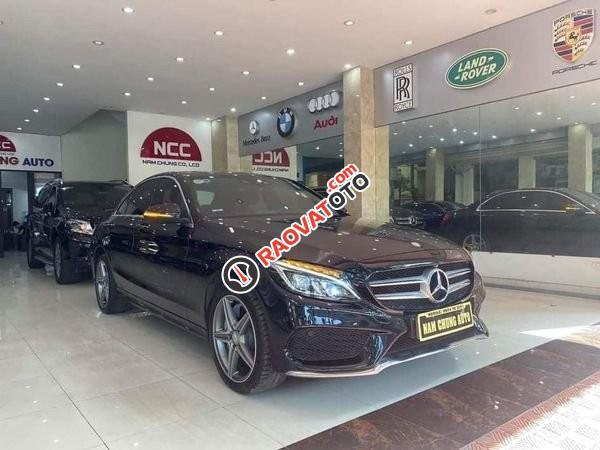 Cần bán gấp Mercedes C300 AMG sản xuất năm 2016, màu đen-0