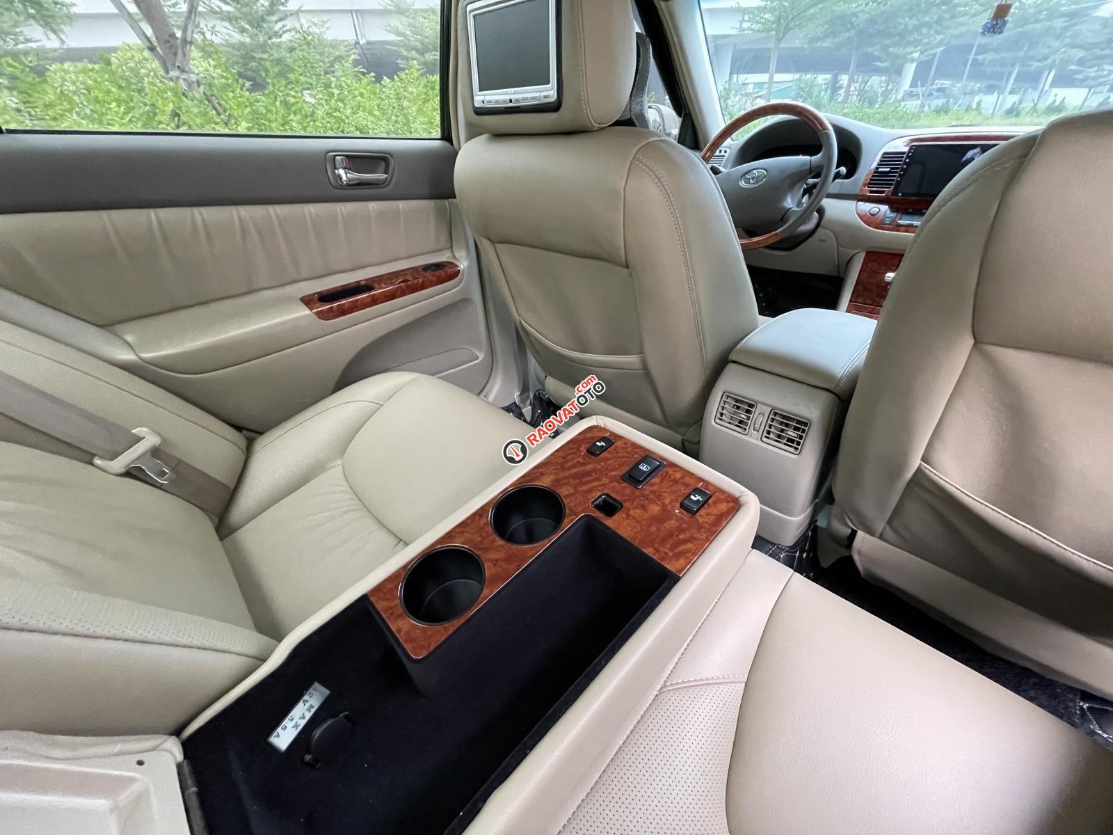 Cần bán xe Toyota Camry đời 2005 ít sử dụng giá tốt 299tr-12