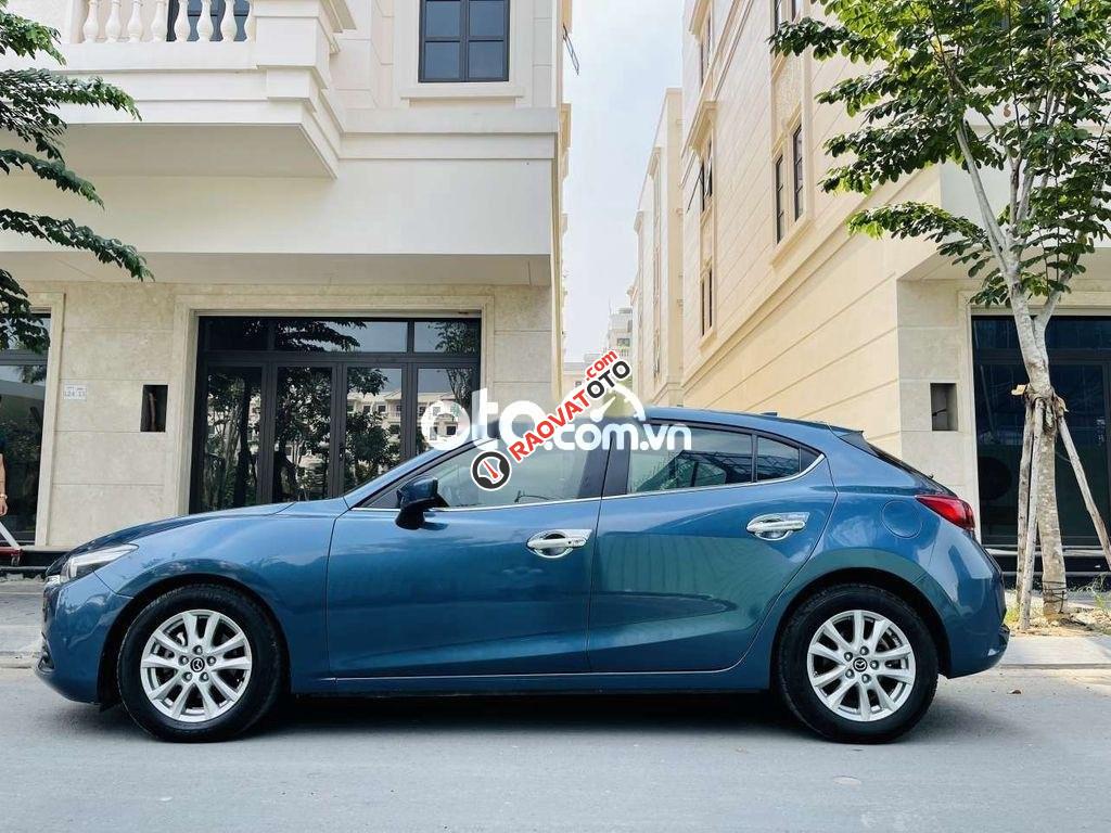 Cần bán lại xe Mazda 3 1.5  Facelift năm sản xuất 2017, màu xanh lam-9
