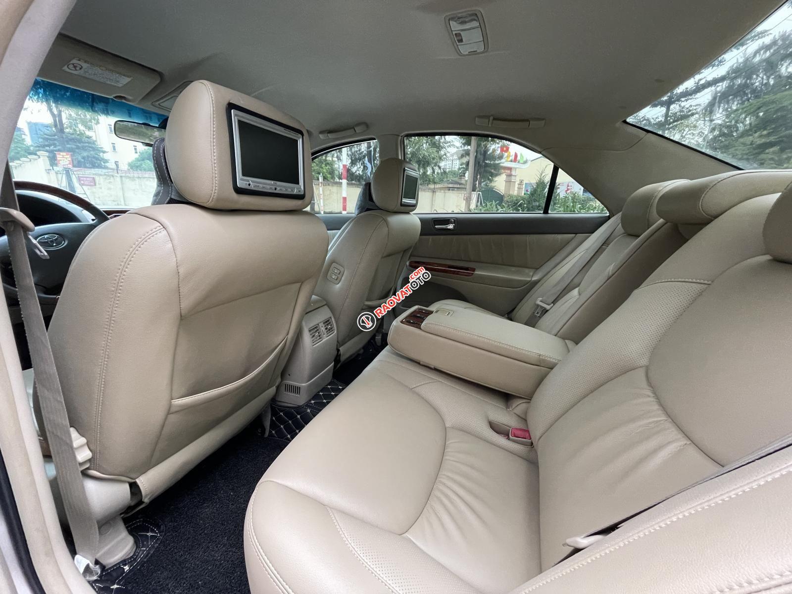 Cần bán xe Toyota Camry đời 2005 ít sử dụng giá tốt 299tr-17