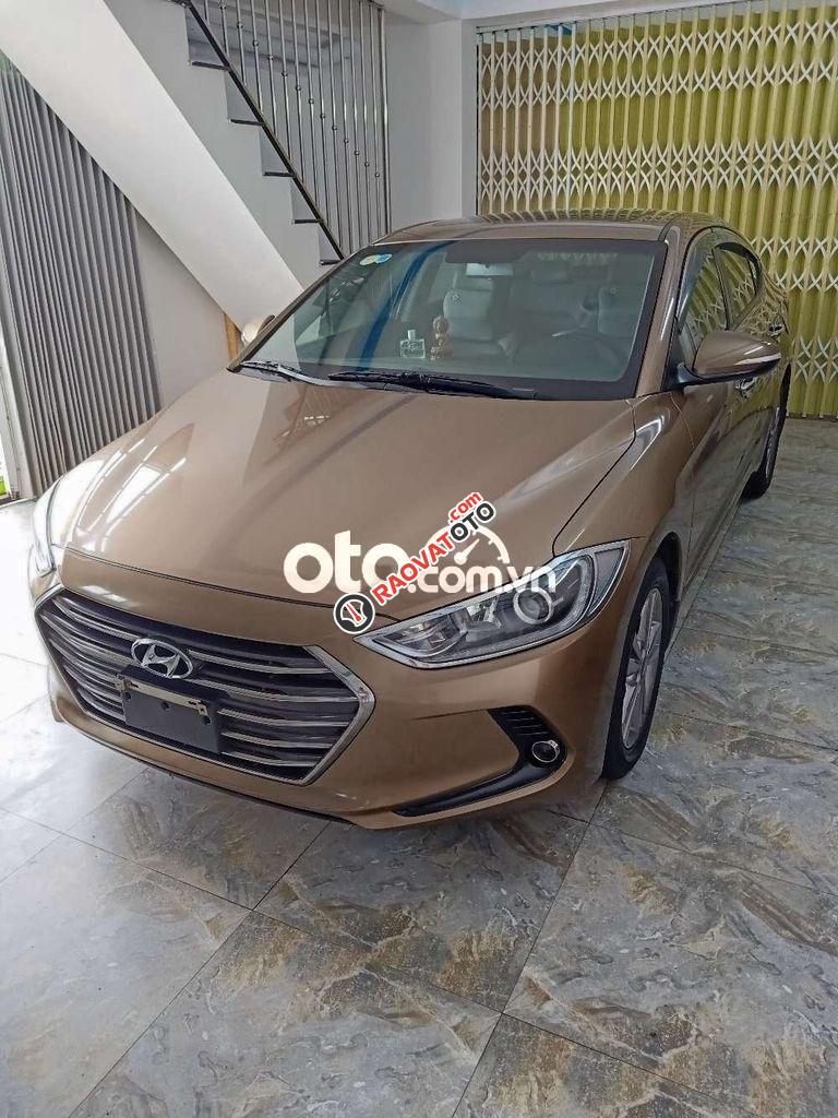 Cần bán gấp Hyundai Elantra AT năm sản xuất 2018, màu nâu, xe nhập -3