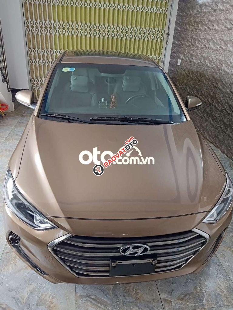 Cần bán gấp Hyundai Elantra AT năm sản xuất 2018, màu nâu, xe nhập -5