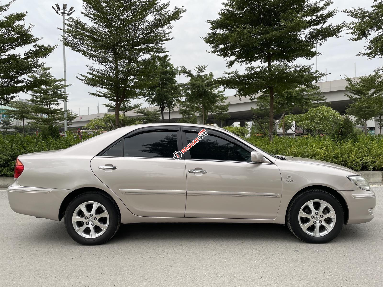 Cần bán xe Toyota Camry đời 2005 ít sử dụng giá tốt 299tr-6