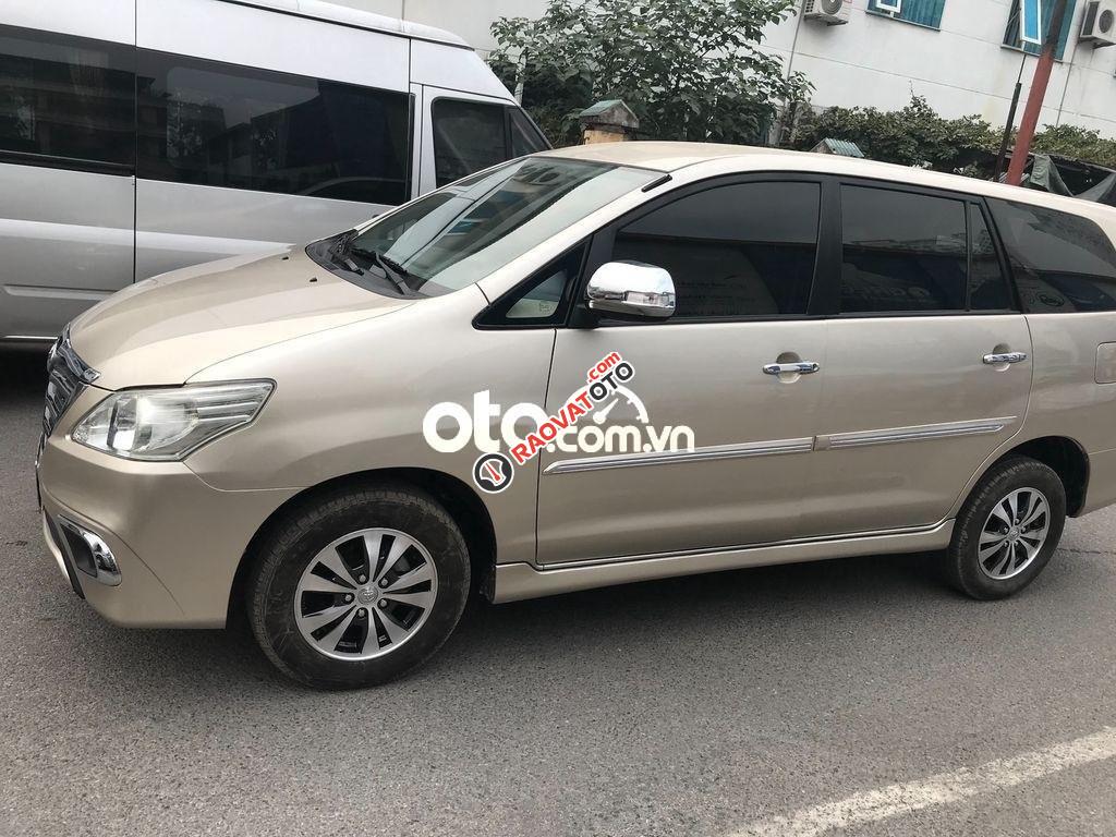 Cần bán xe Toyota Innova E sản xuất 2016, giá 356tr-4