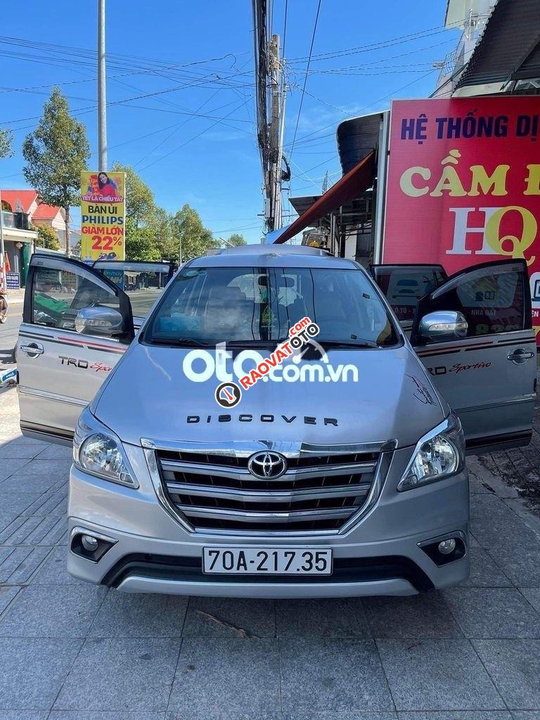 Bán Toyota Innova 2.0E năm 2012, màu bạc, 305tr-9