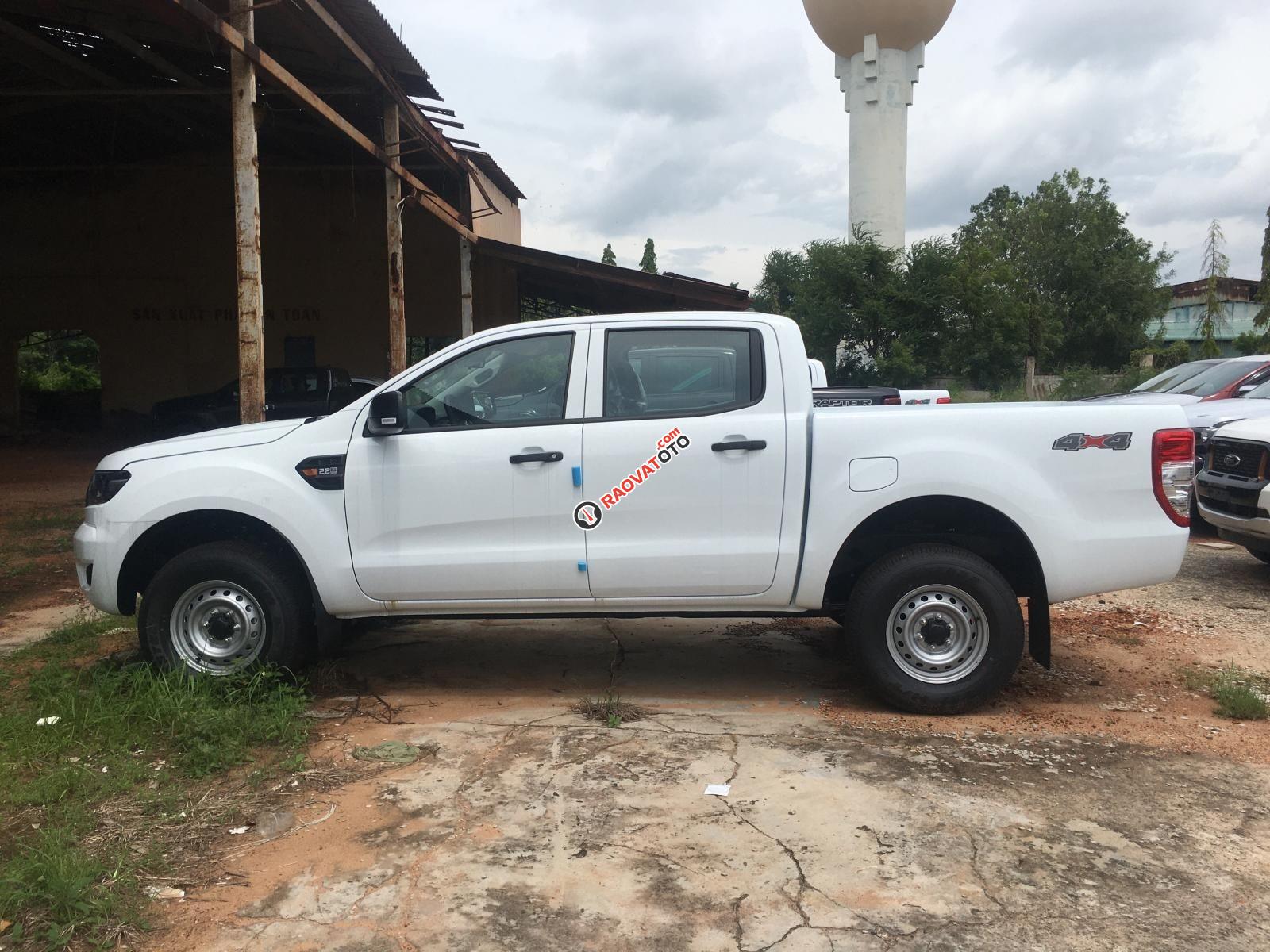 Ford Ranger XL 2 cầu, số sàn, màu trắng + phụ kiện giao dịp Tết âm lịch-3