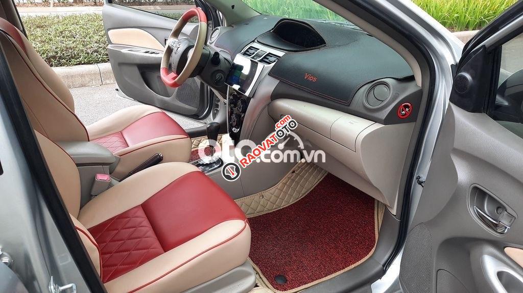 Cần bán Toyota Vios G năm sản xuất 2011, màu bạc, 325 triệu-6