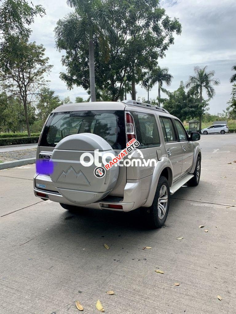 Cần bán gấp Ford Everest MT sản xuất 2012-3