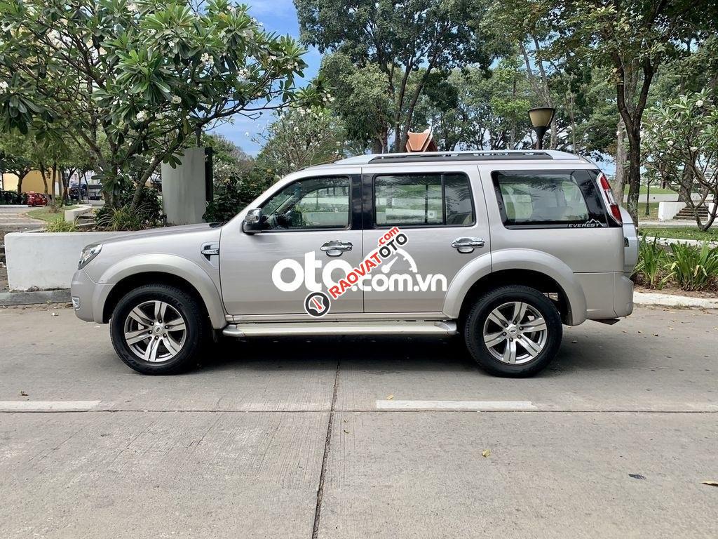 Cần bán gấp Ford Everest MT sản xuất 2012-2