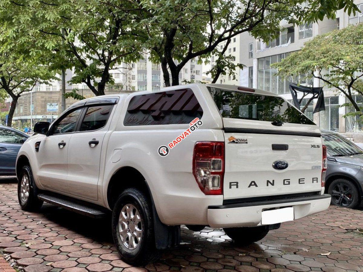 Cần bán lại xe Ford Ranger XLS 2.2L 4x2 MT sản xuất năm 2017, màu trắng, xe nhập-3
