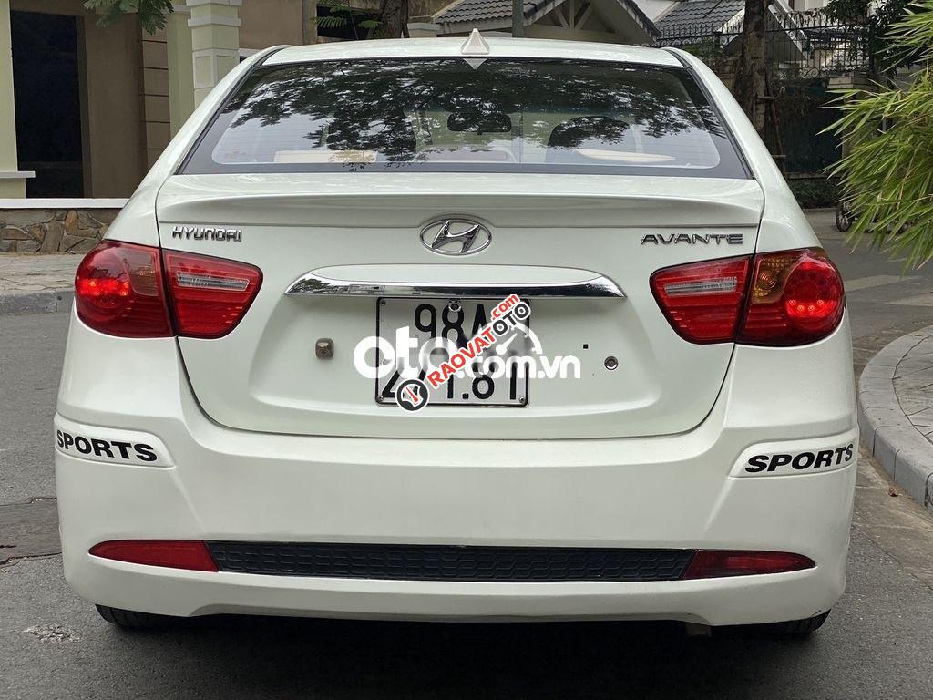 Xe Hyundai Avante 1.6MT sản xuất năm 2016, màu trắng, nhập khẩu nguyên chiếc giá cạnh tranh-3