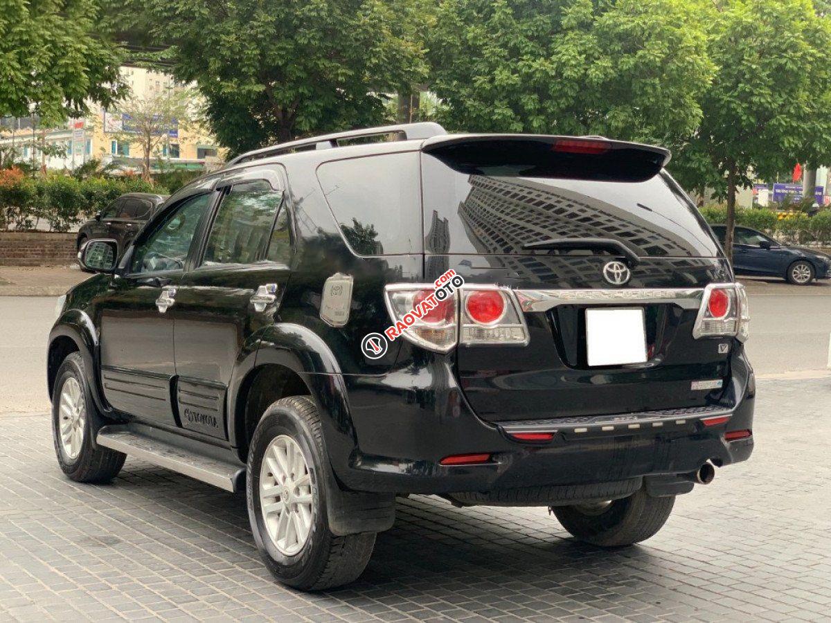 Bán Toyota Fortuner 2.7V 4x2 AT năm sản xuất 2014, màu đen, giá tốt-2