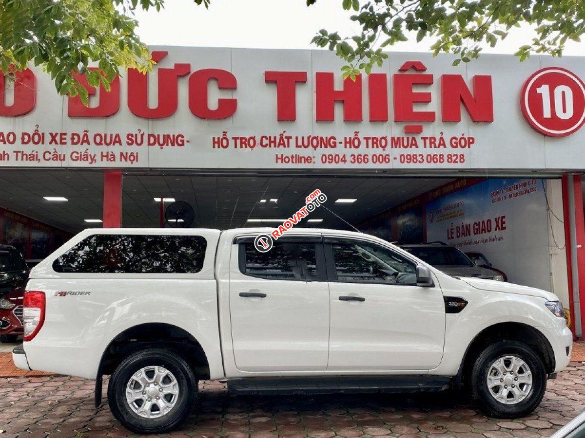 Cần bán lại xe Ford Ranger XLS 2.2L 4x2 MT sản xuất năm 2017, màu trắng, xe nhập-1