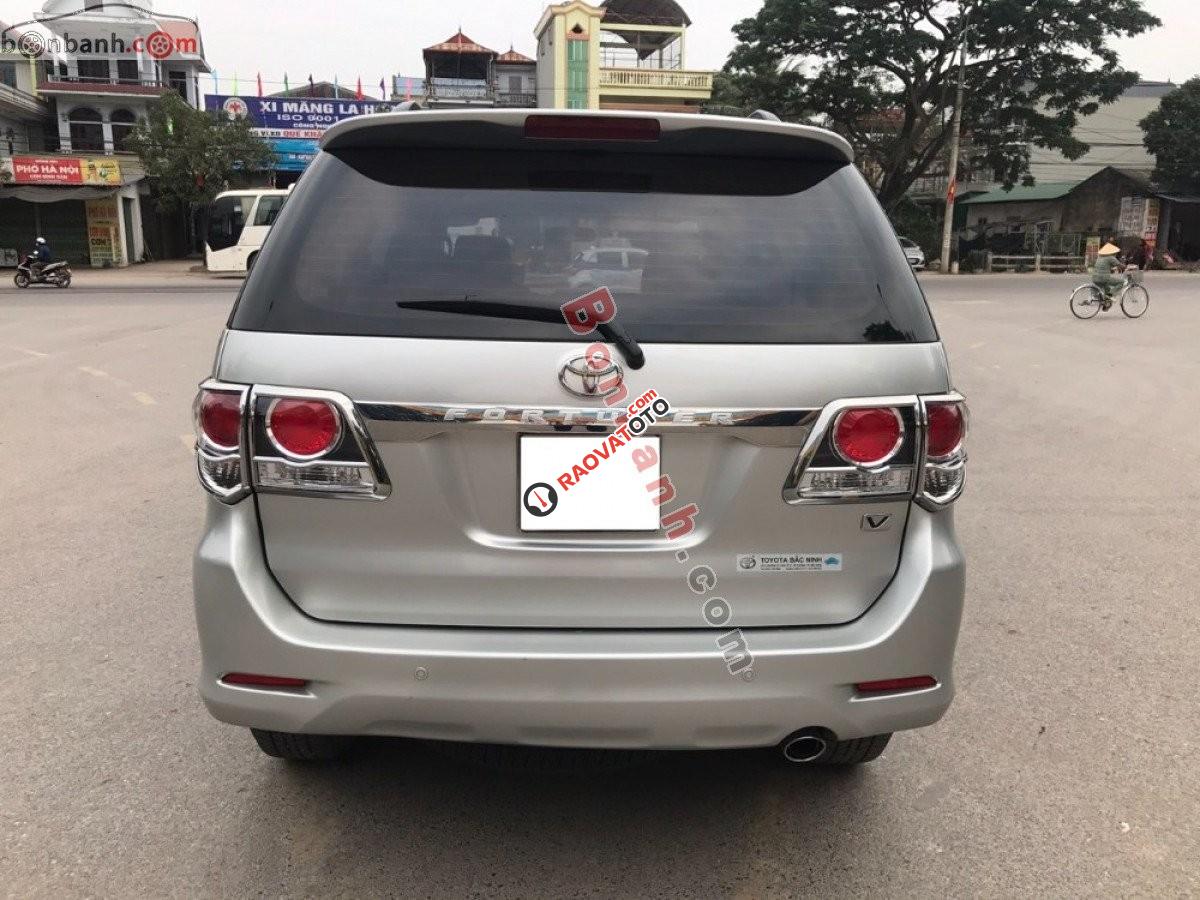 Bán Toyota Fortuner 2.7V 4x2AT sản xuất năm 2015, màu bạc -0