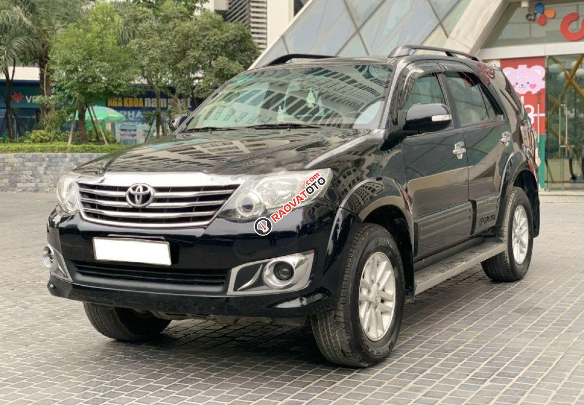 Bán Toyota Fortuner 2.7V 4x2 AT năm sản xuất 2014, màu đen, giá tốt-7