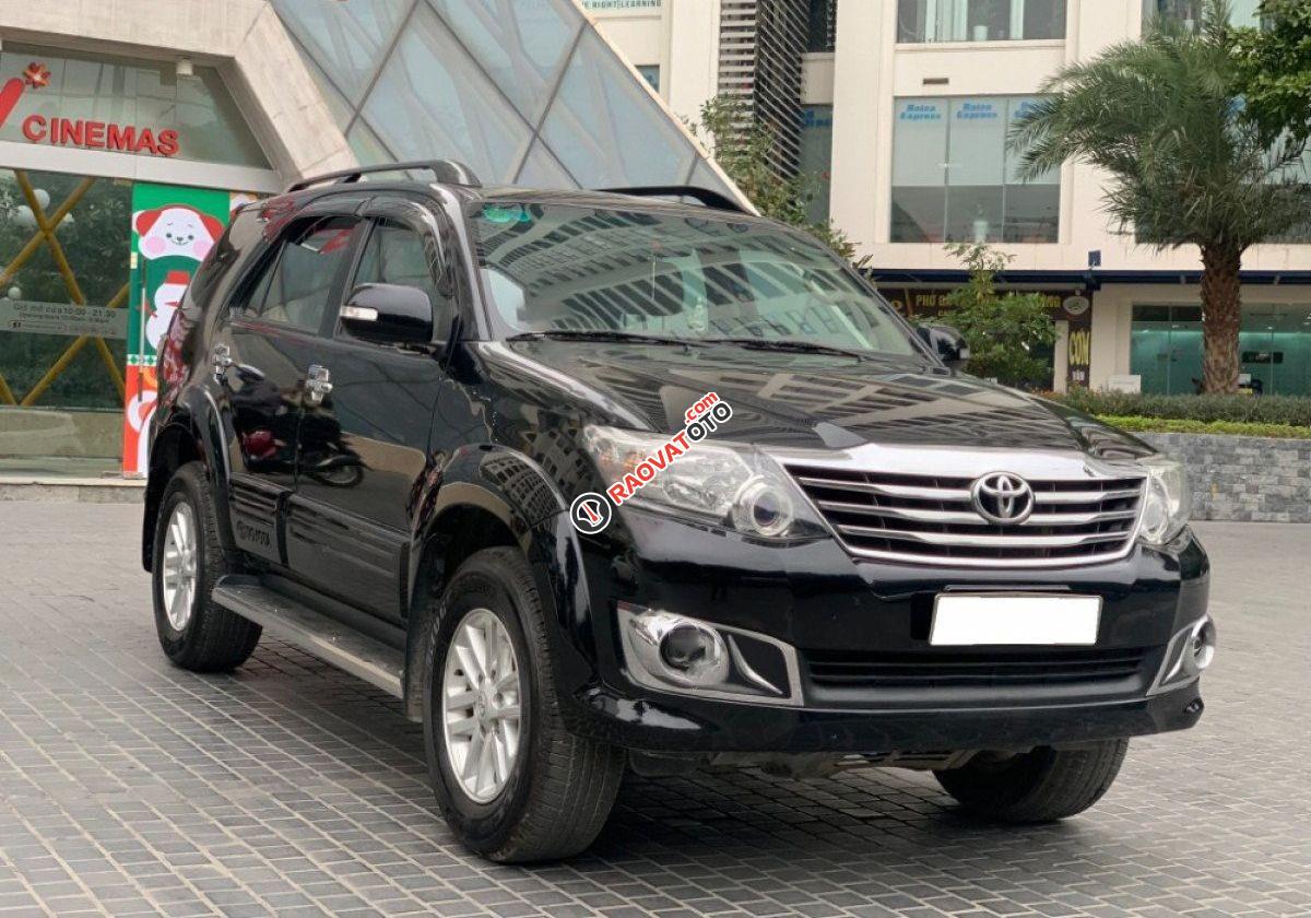 Bán Toyota Fortuner 2.7V 4x2 AT năm sản xuất 2014, màu đen, giá tốt-3