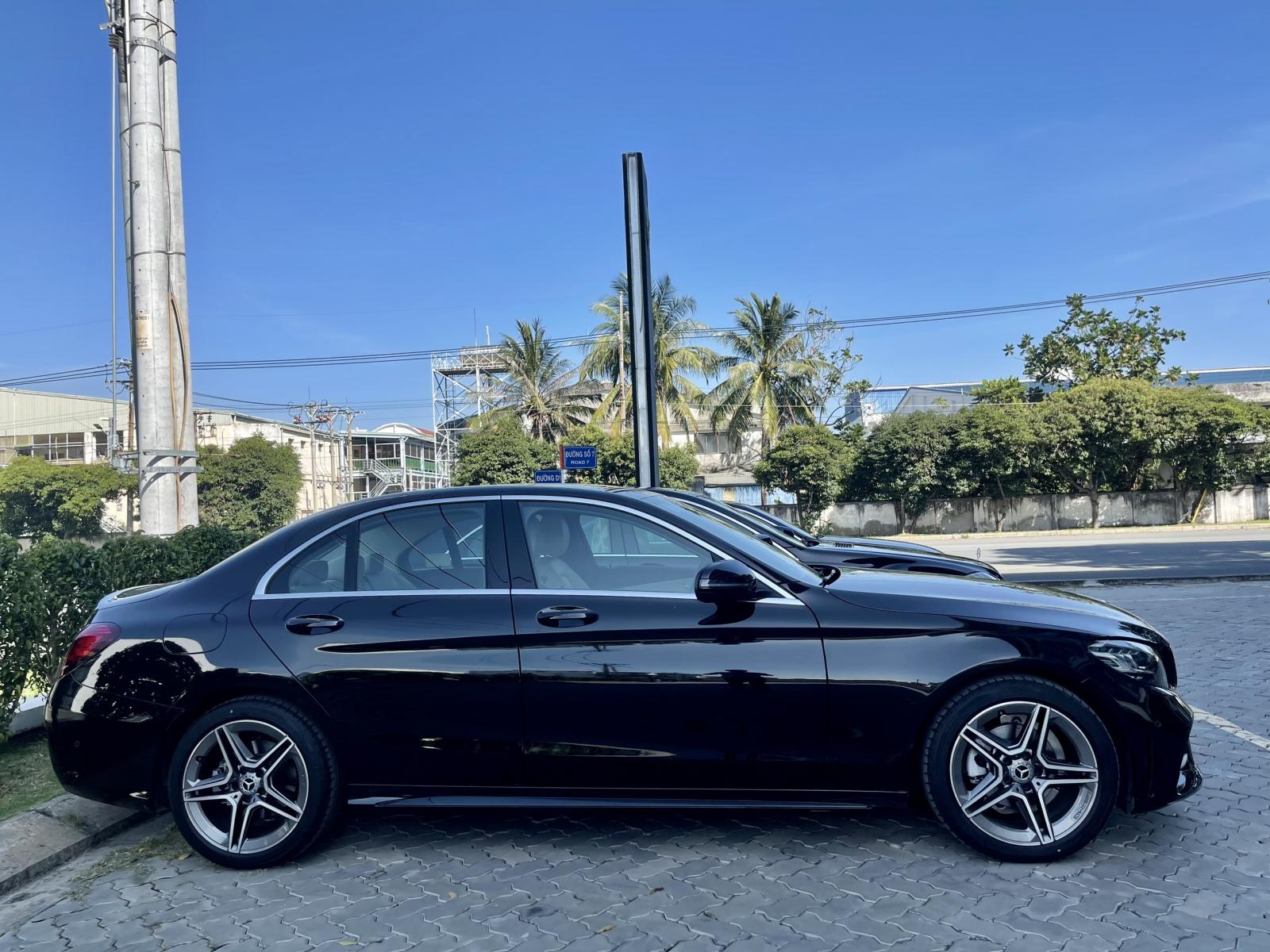 Bán ô tô Mercedes C180AMG 2021, màu đen-2