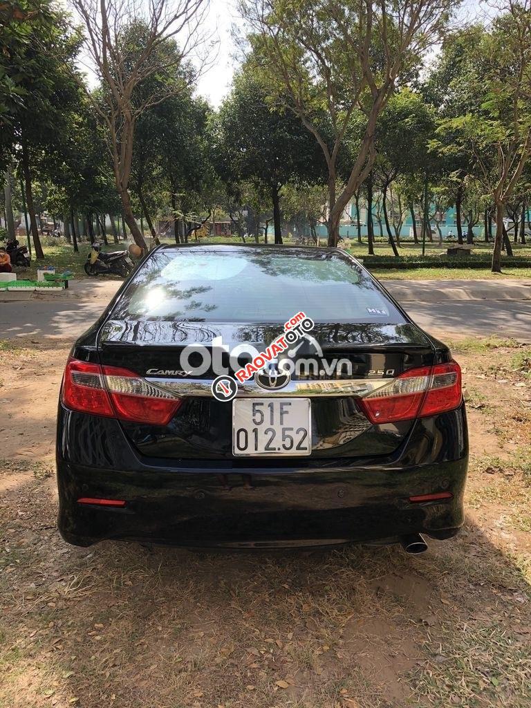 Cần bán Toyota Camry 2.5G sản xuất 2014, màu đen xe gia đình-0