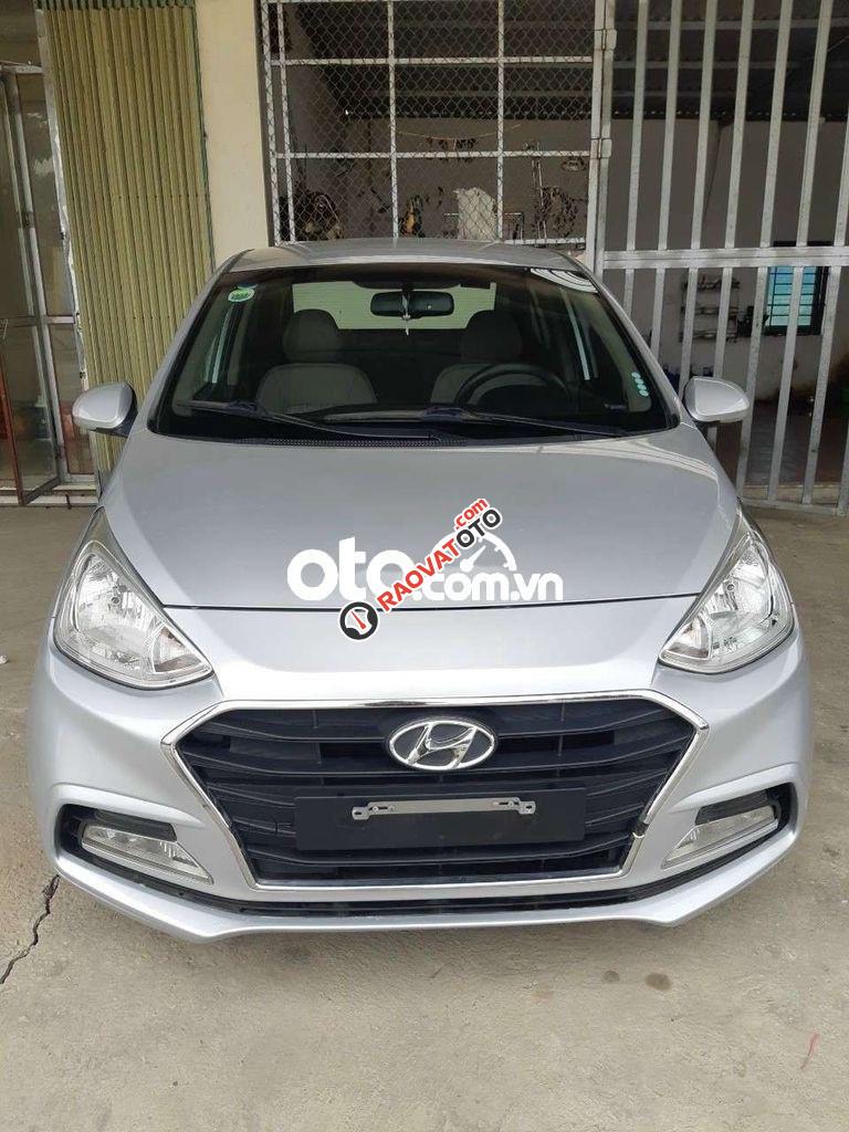 Cần bán Hyundai Grand i10 1.2MT sản xuất năm 2017, màu bạc-0