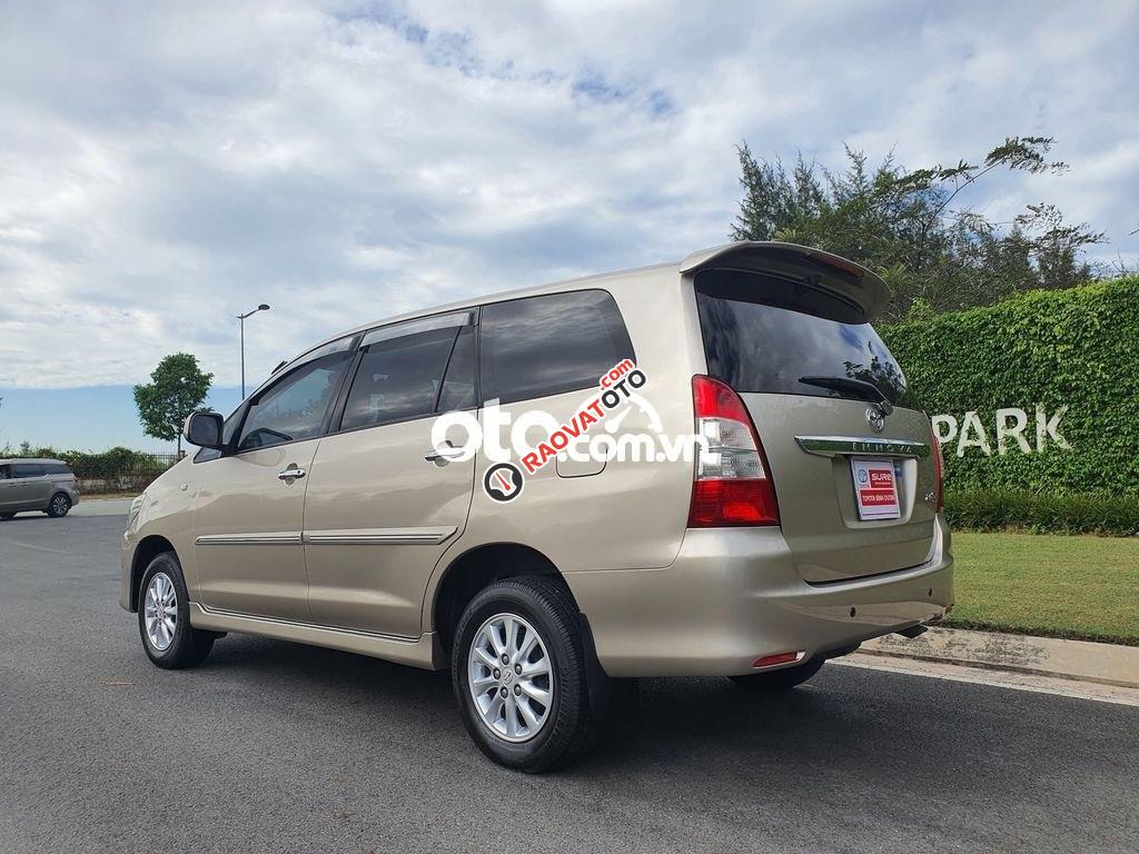 Cần bán xe Toyota Innova 2.0G sản xuất 2013, màu nâu vàng-3