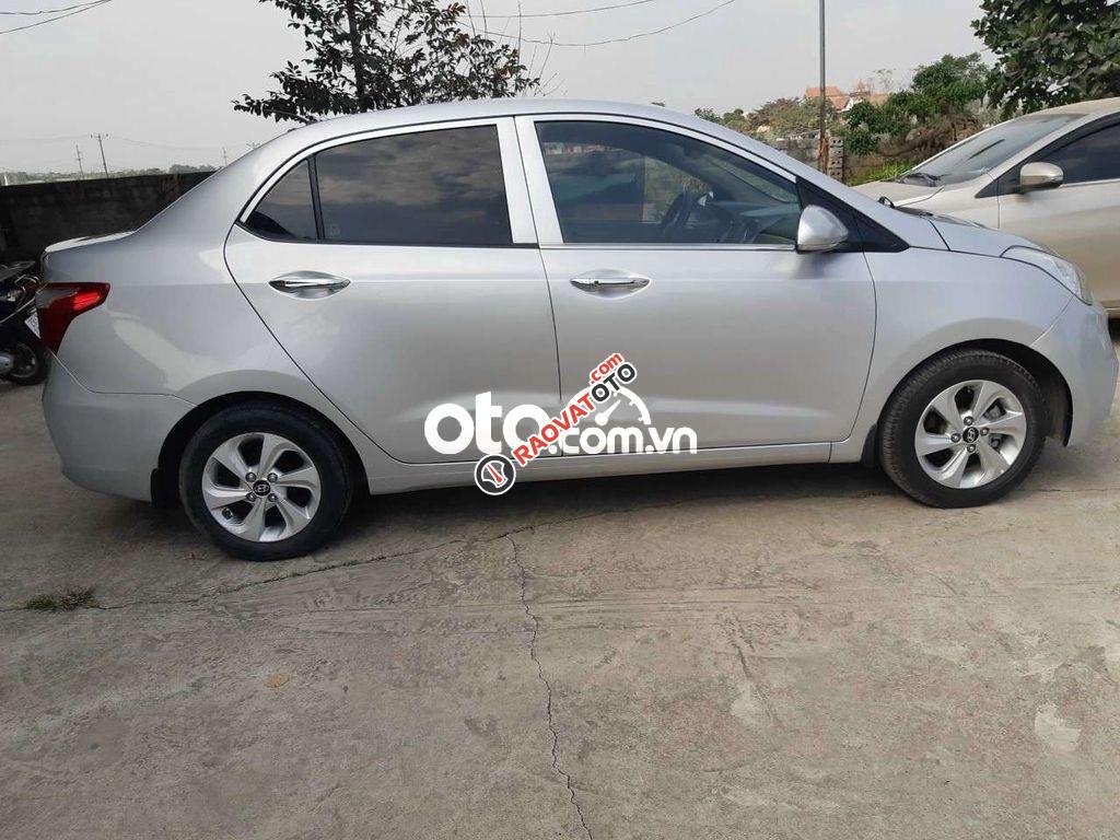 Cần bán Hyundai Grand i10 1.2MT sản xuất năm 2017, màu bạc-3