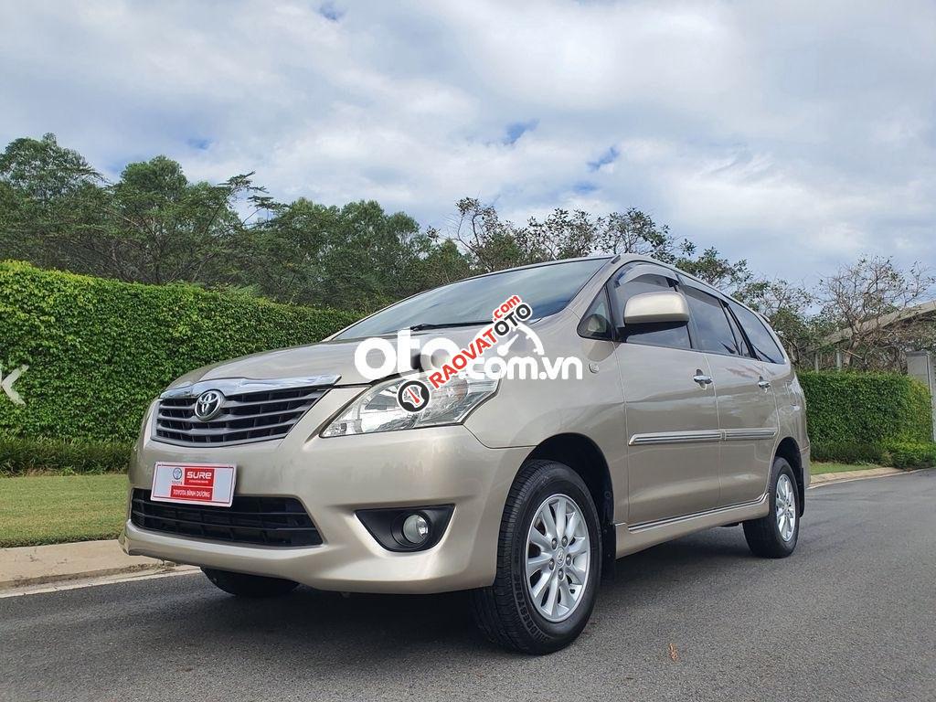 Cần bán xe Toyota Innova 2.0G sản xuất 2013, màu nâu vàng-1