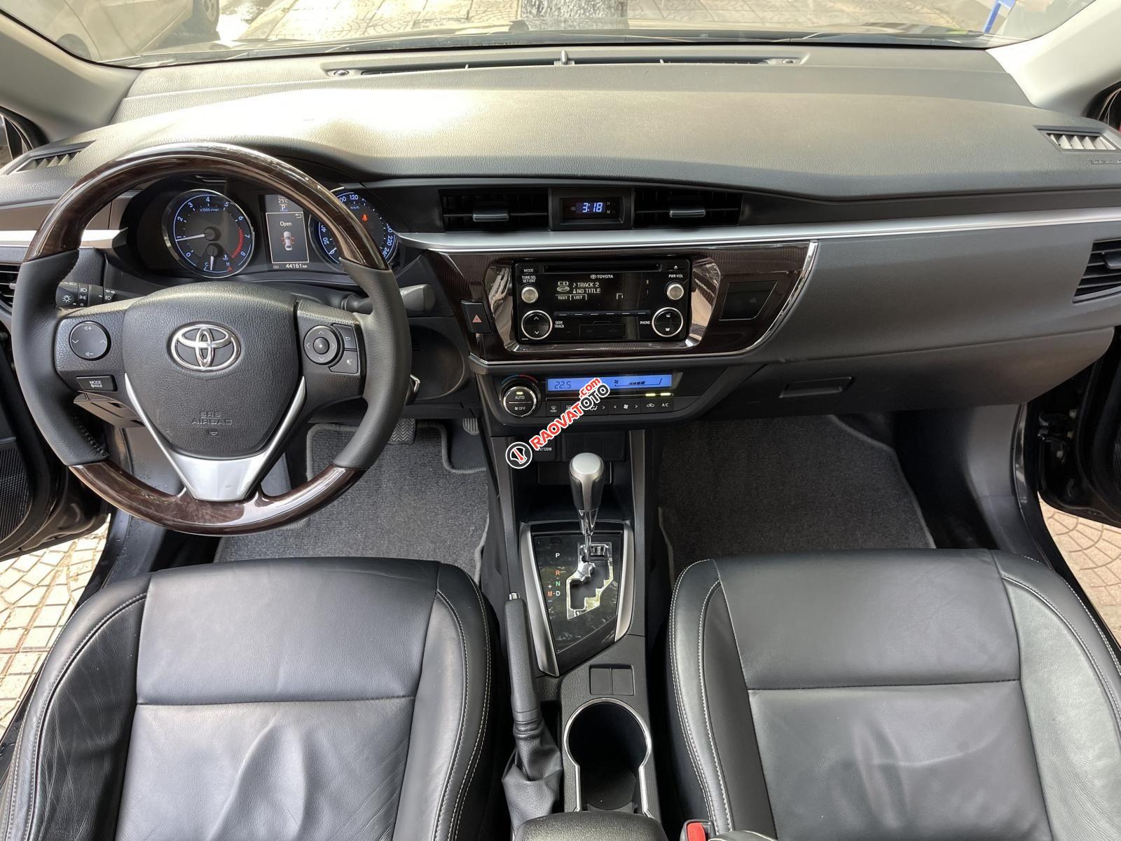 Bán gấp Toyota Corolla Altis 1.8G AT năm 2017, màu đen, còn nguyên dàn lốp, xe rất mới, giá tốt-8